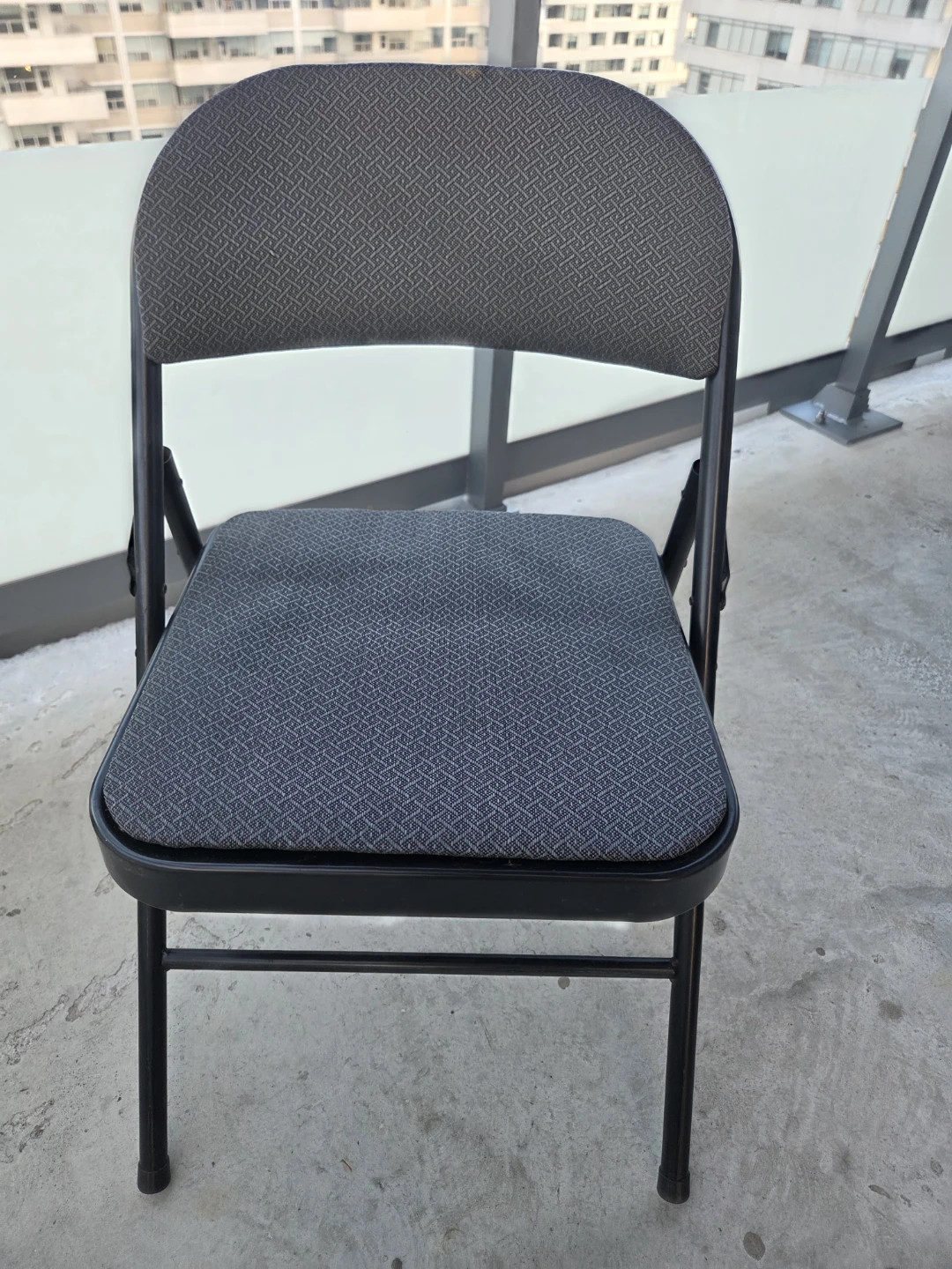 Folding Chair with Grey Patterned Fabric - photo 4