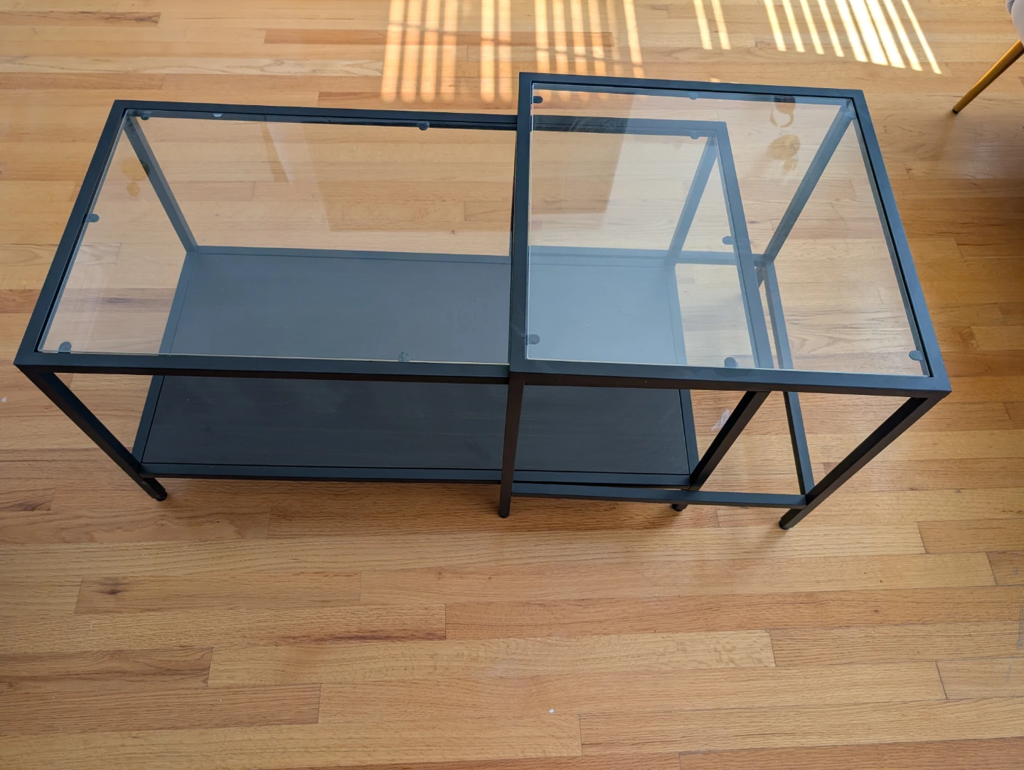 Nesting coffee table set