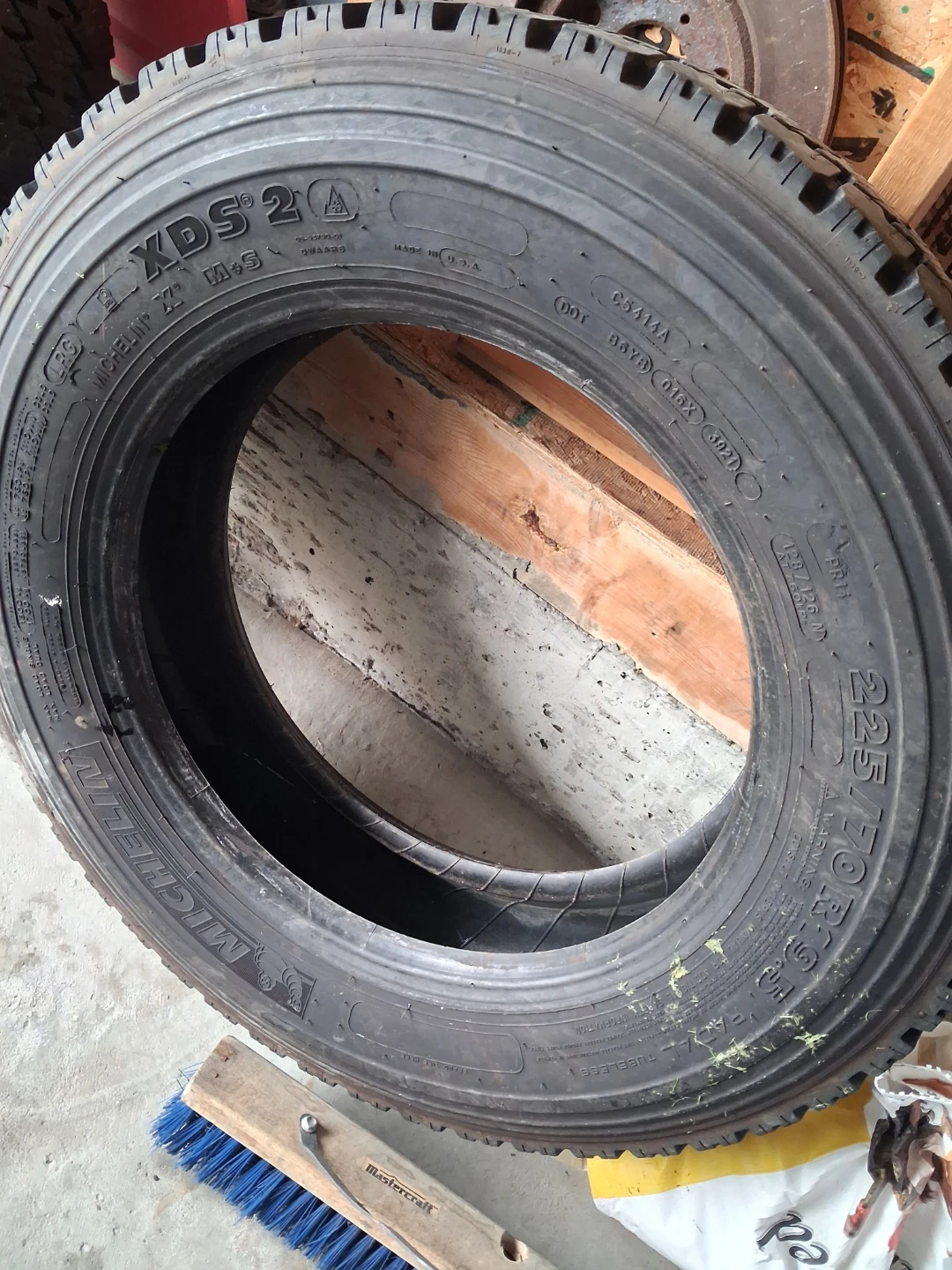 Michelin XDS 3 Tires 225/70R19.5 - photo 5