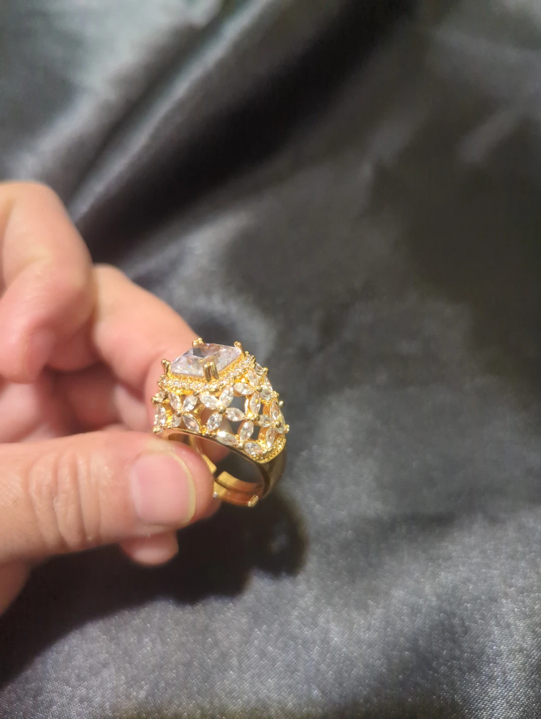 Gold-tone crystal cocktail ring - photo 2