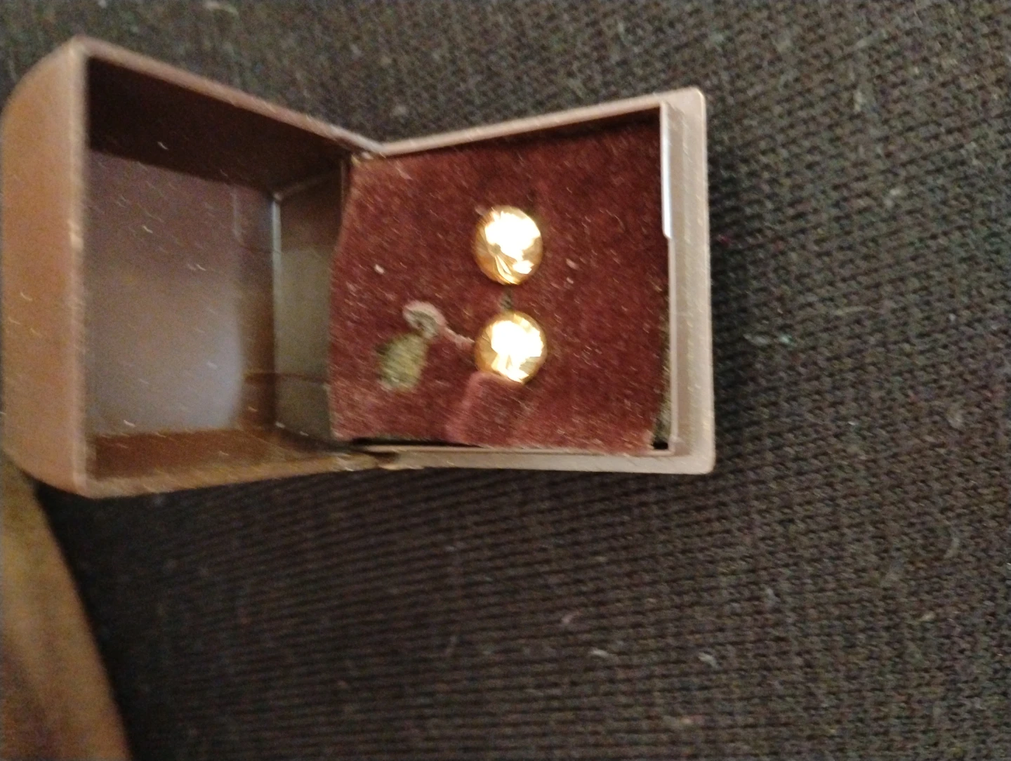 18 carat Gold Textured Stud Earrings
