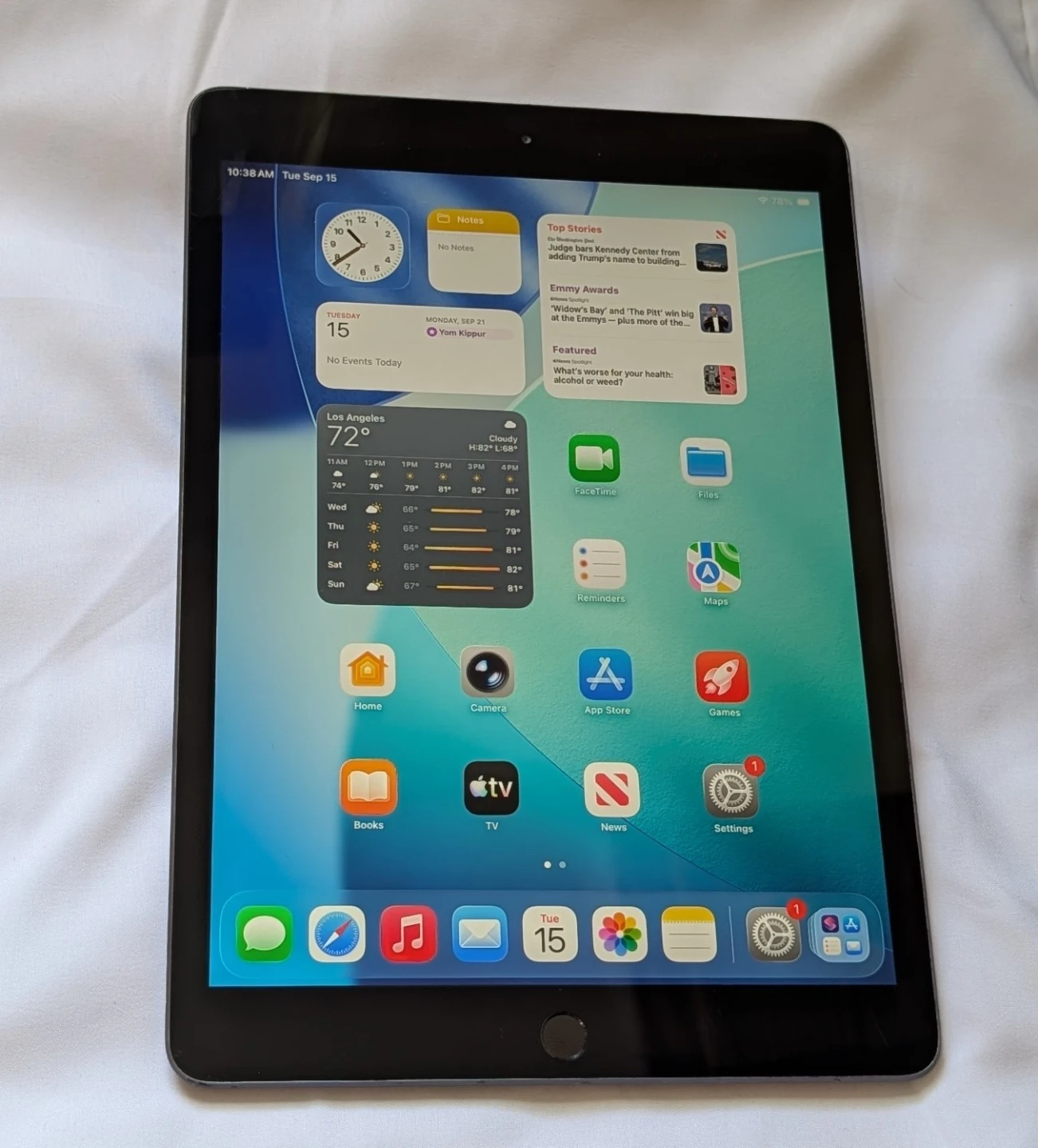 Nice GRAY APPLE iPad 8 8th Gen 10.2 inch iOS26