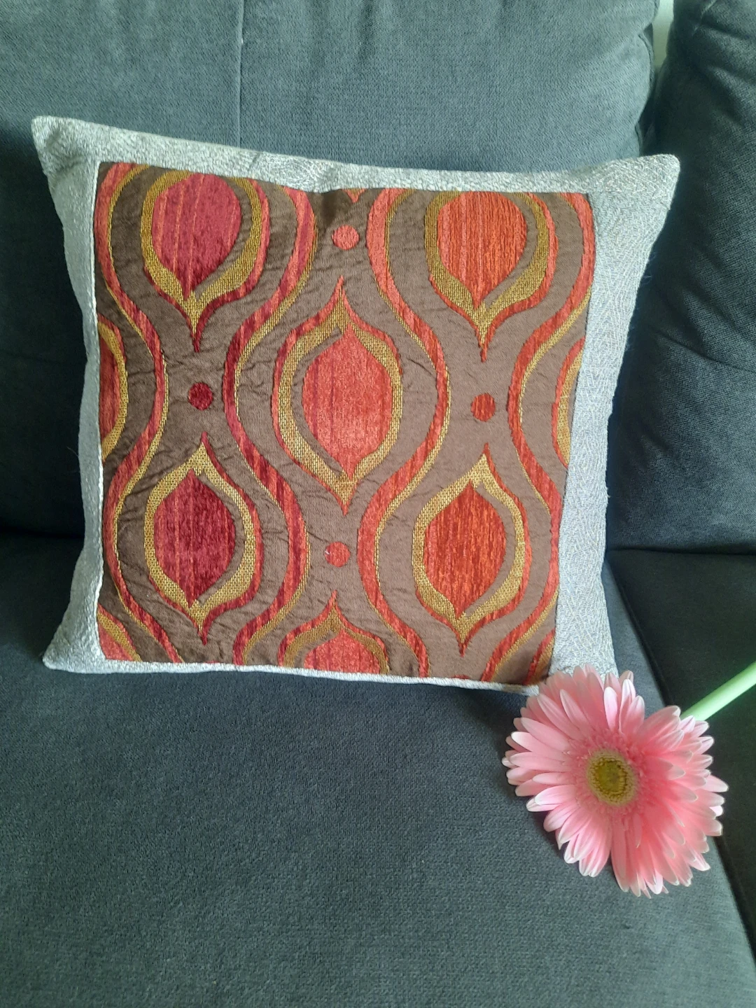 New, Decorative throw pillow with geometric pattern - photo 4