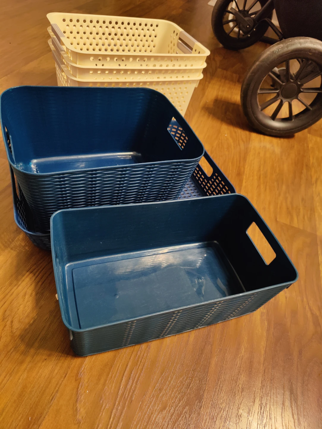 Set of assorted plastic storage bins - photo 3