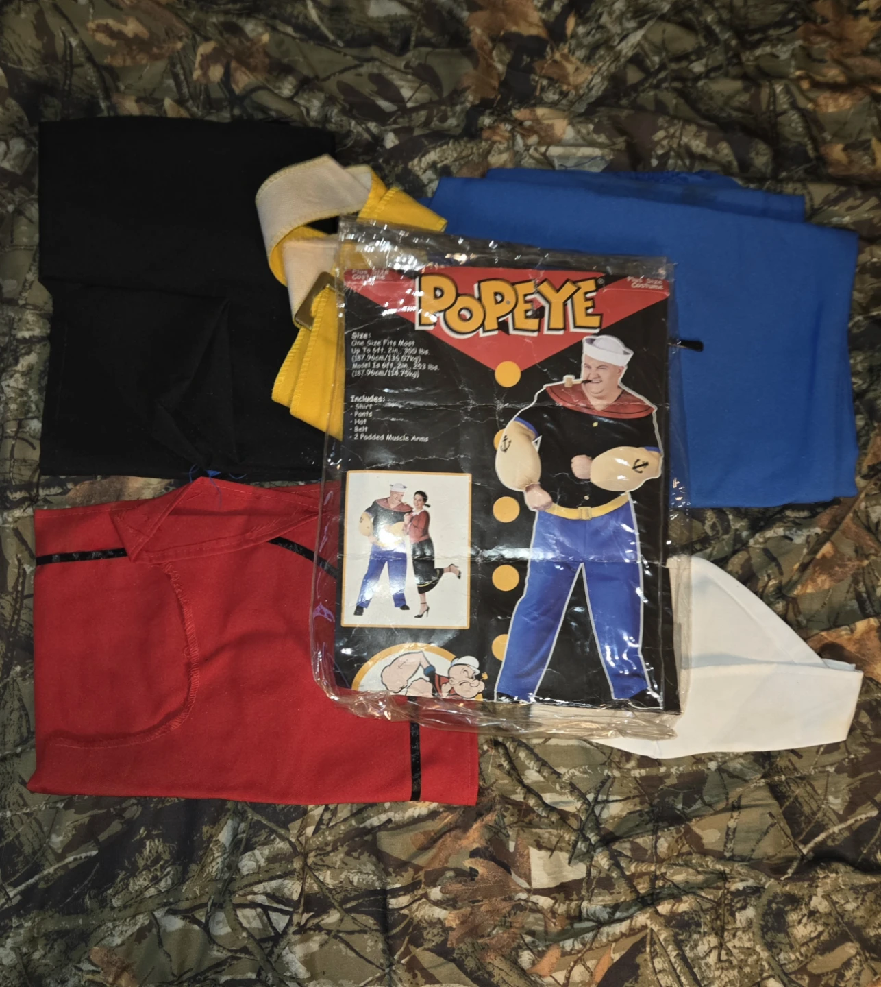 Popeye Costume in a Men's 3XL w/ Pipe