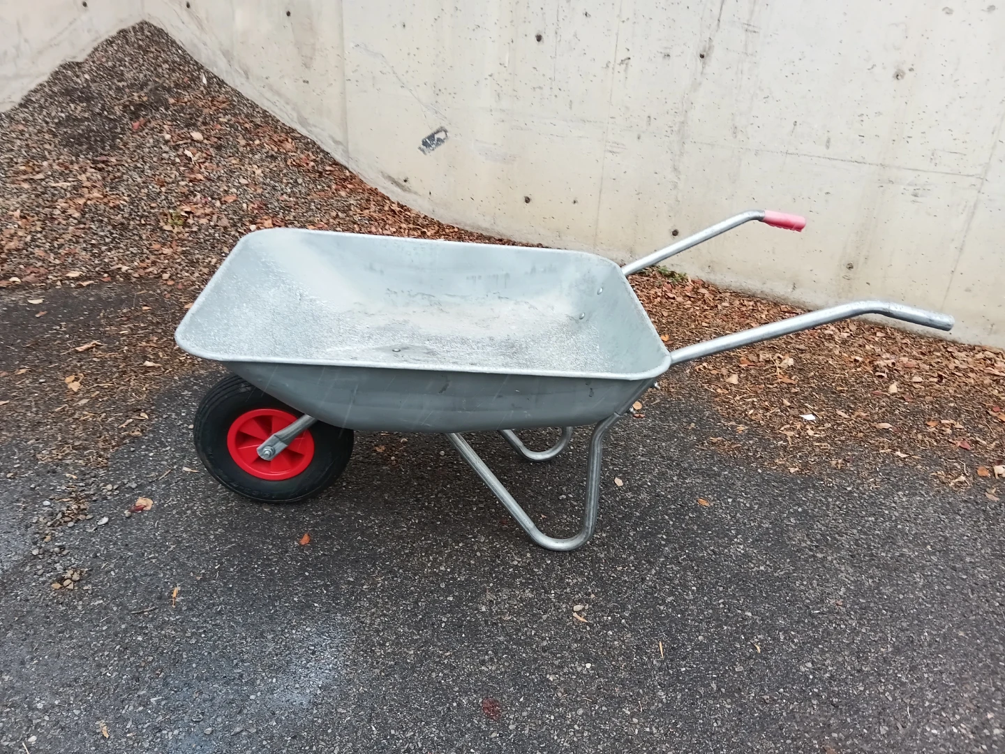 Sturdy Compact Metal Wheelbarrow