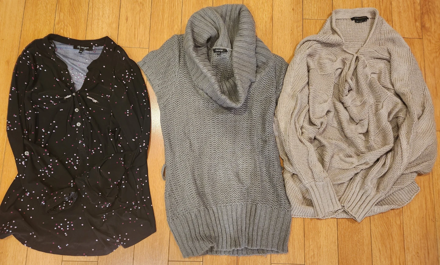 Women's MEDIUM knitted sweaters etc