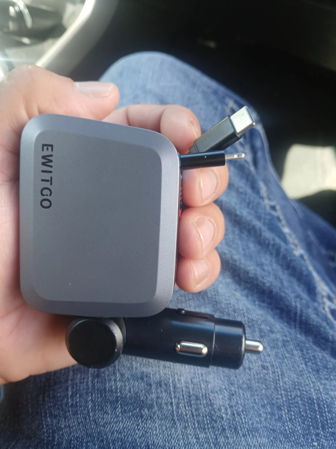 EWITCO Car Charger with Retractable Cables