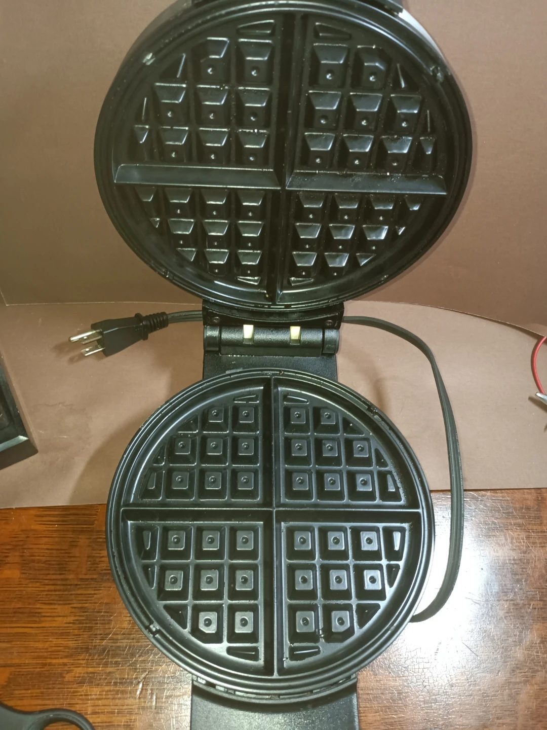 Black & Decker Waffle Maker - photo 2