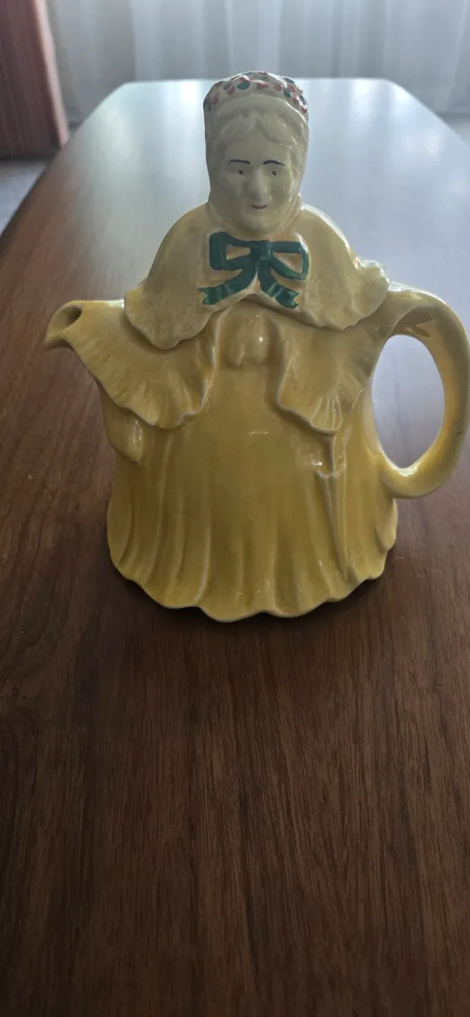 Vintage Little Old Lady Teapot - photo 2
