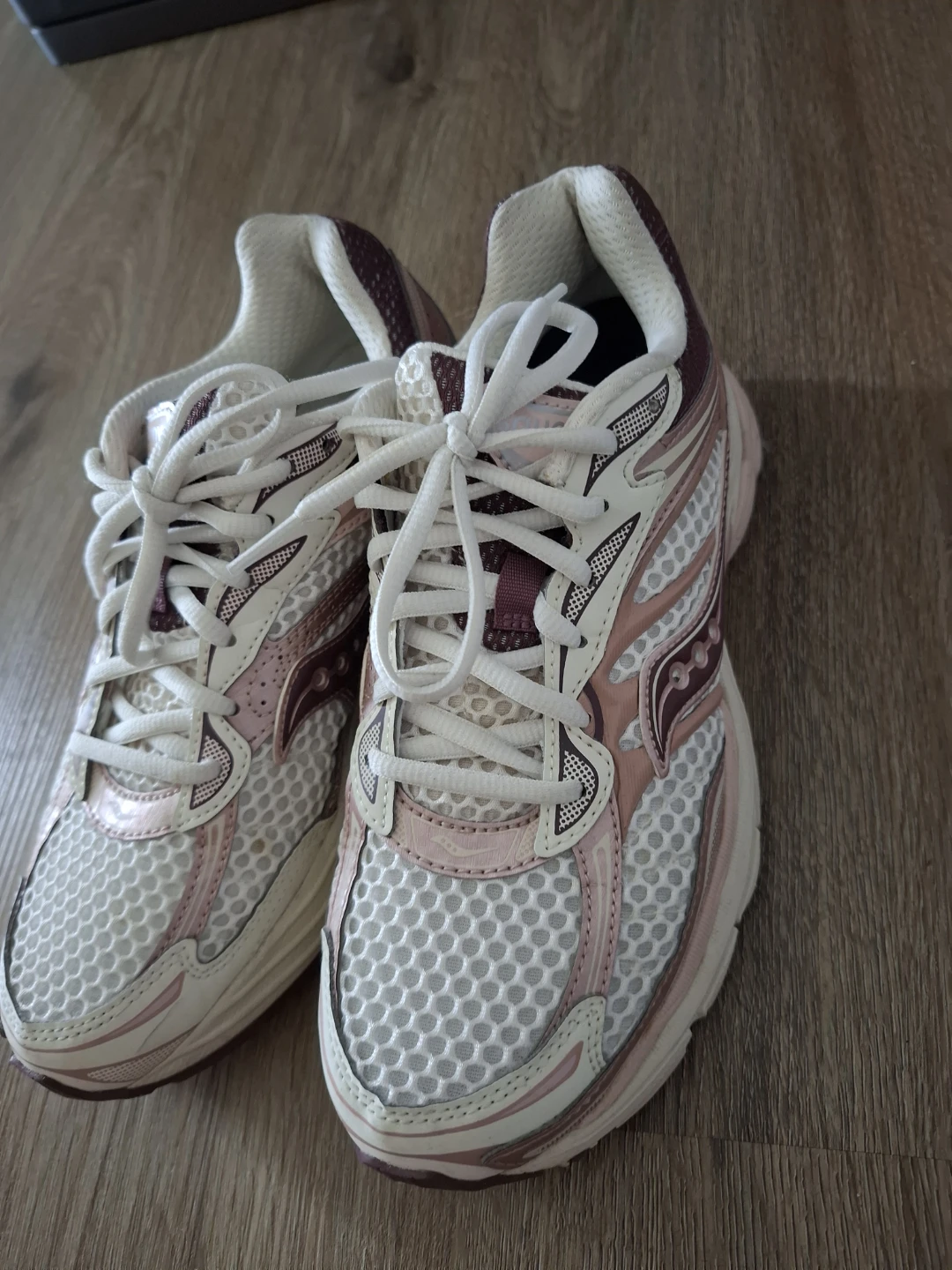 Saucony Sneakers White and Pink