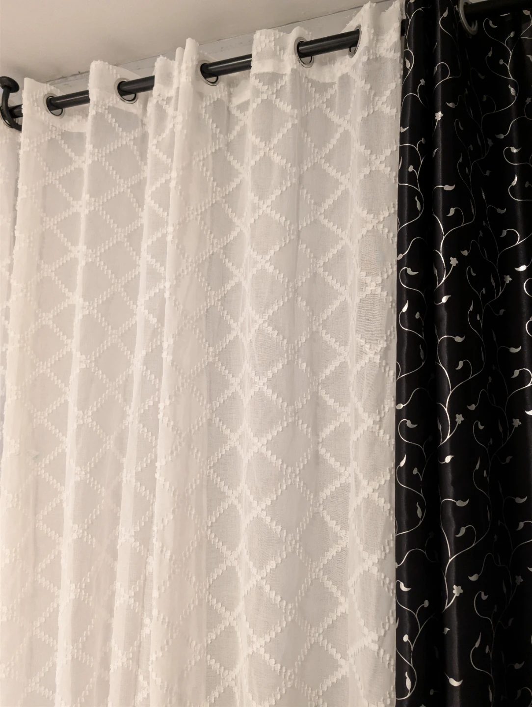 Set of black floral and white patterned curtains - photo 5
