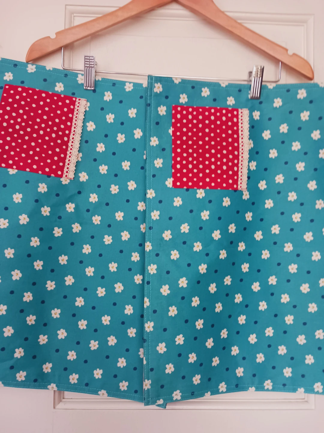 New! 2× Reversible Floral and Polka Dot Dinner Placemats - photo 4