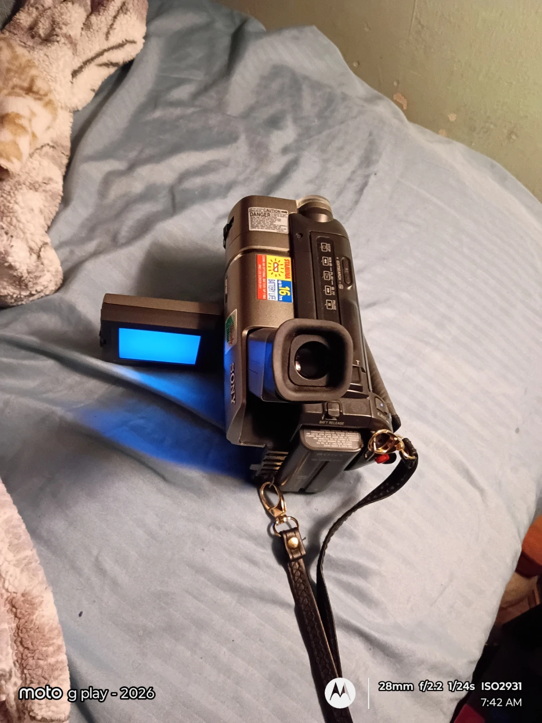 Sony Handycam Vision CCD-TRV67 Video Hi8 Camcorder - photo 3