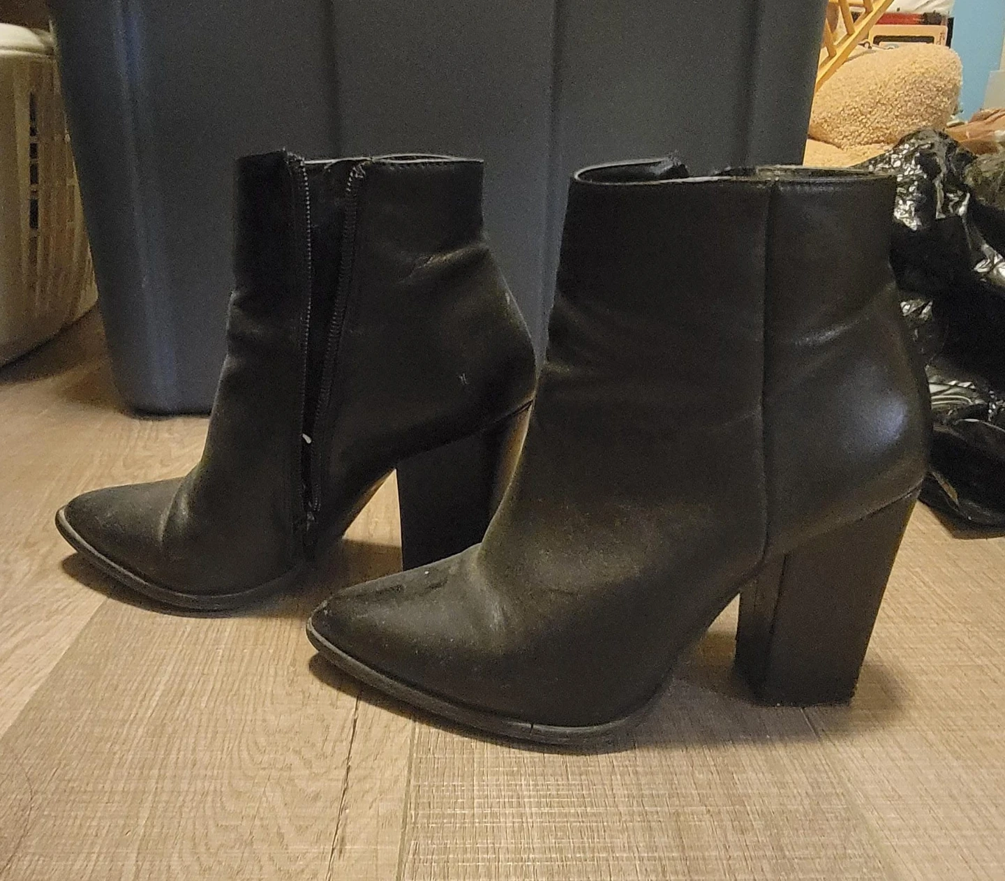 Le Chateau Black Heeled Ankle Boots size 6