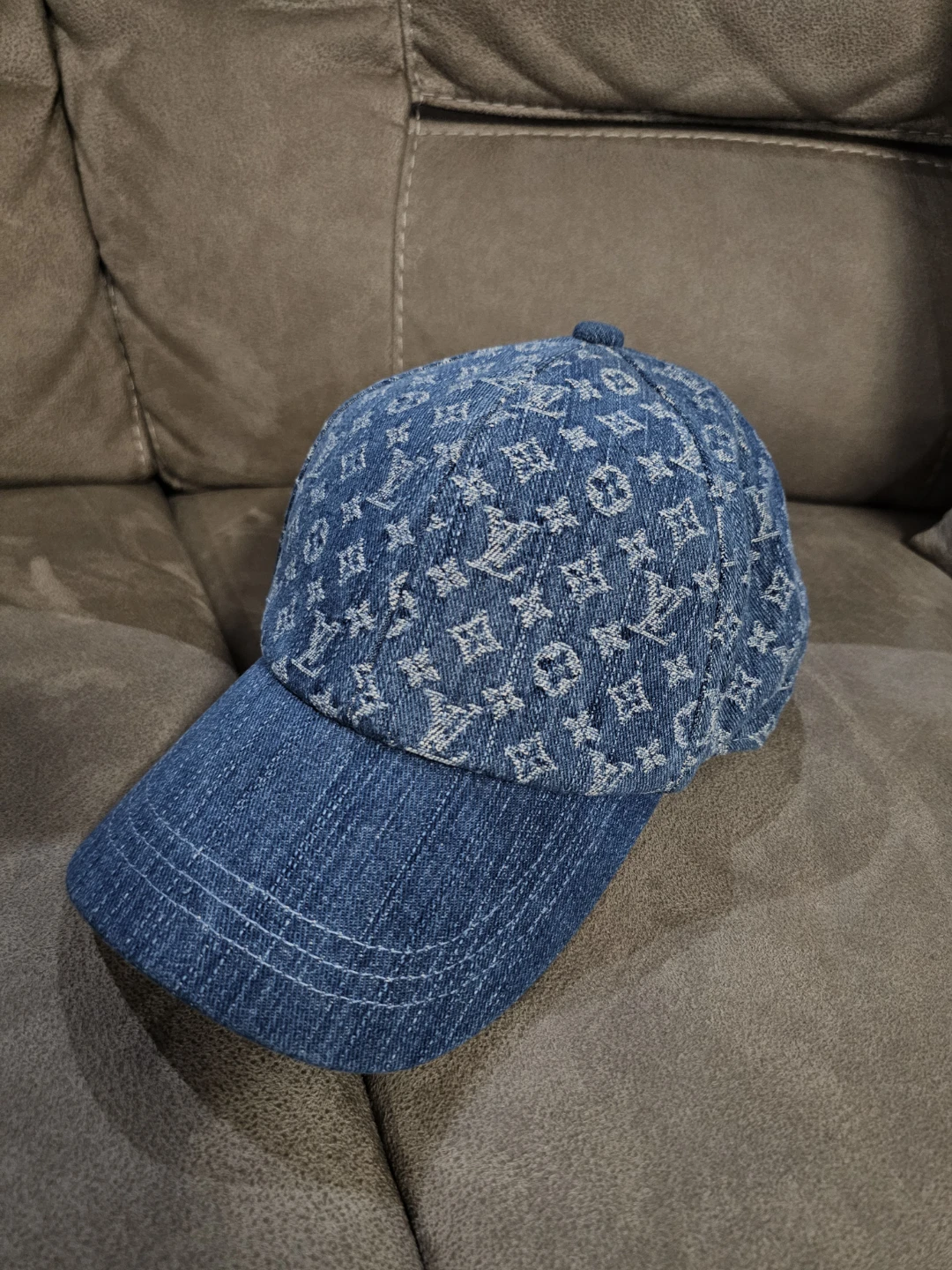Lousi Vuitton cap hat