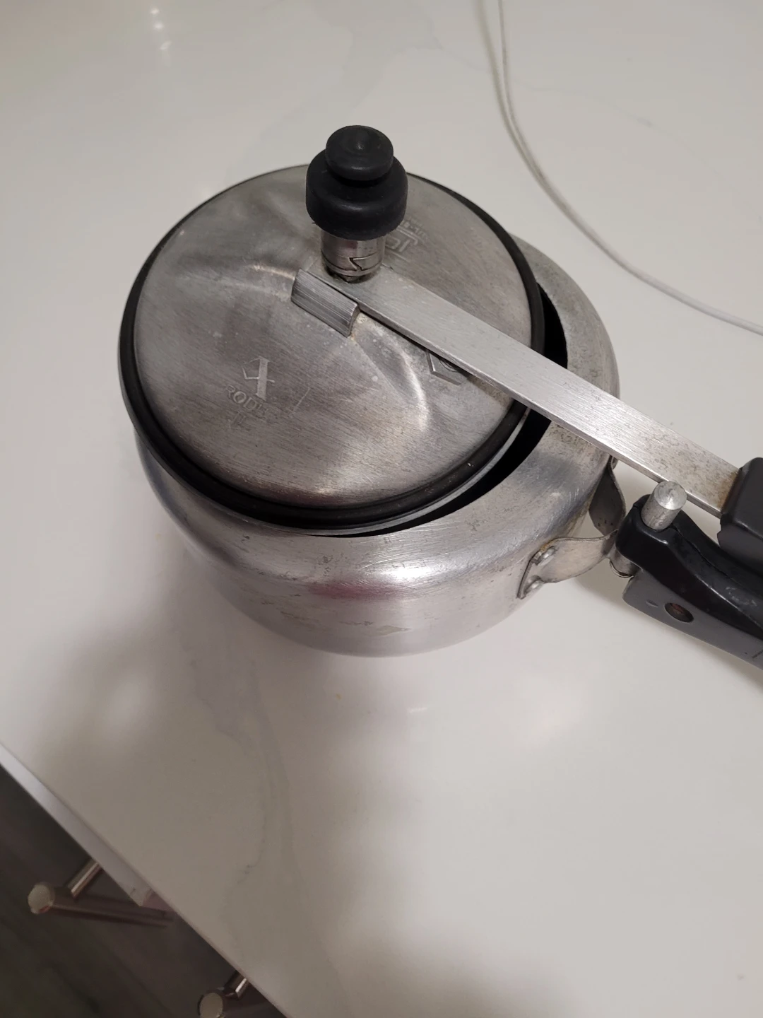 Pressure Cooker 2 litre $12 - photo 2