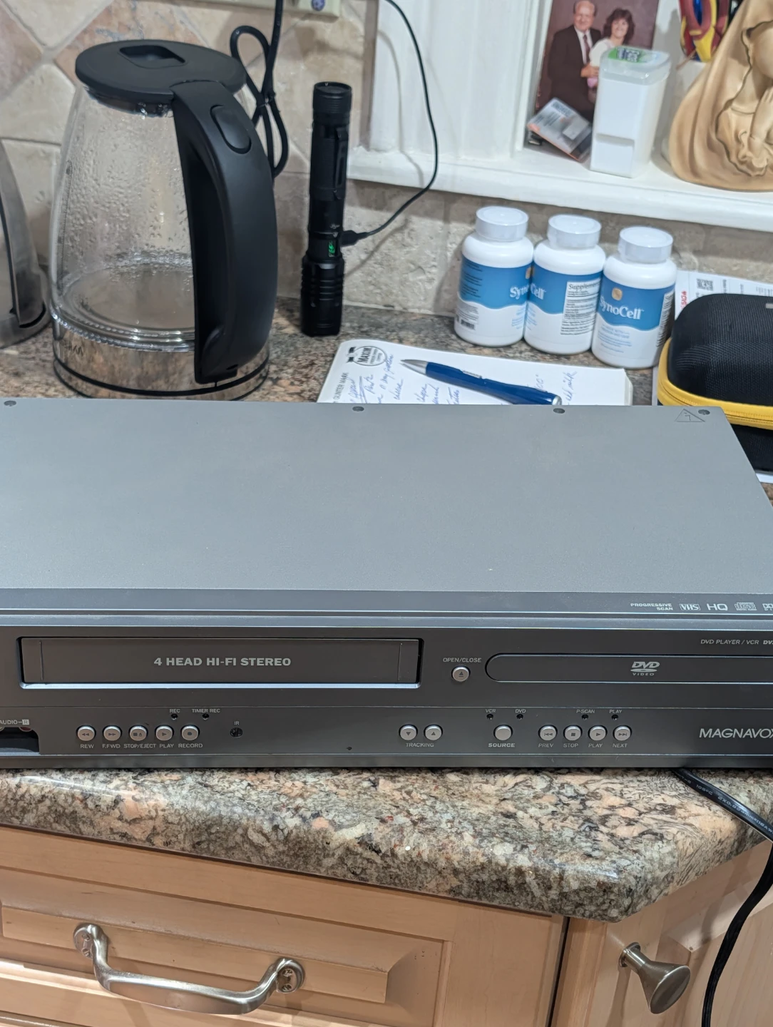 Magnavox DV225MG DVD Player and VCR Combo