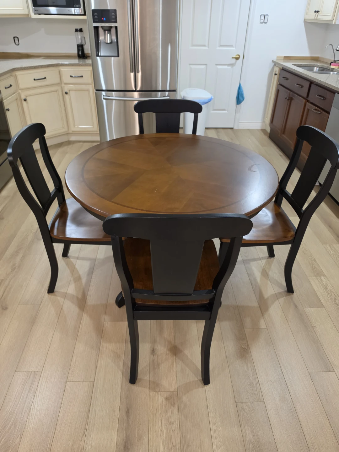 Round Wood Dining Table with 4 chairs, 42" Round - photo 2