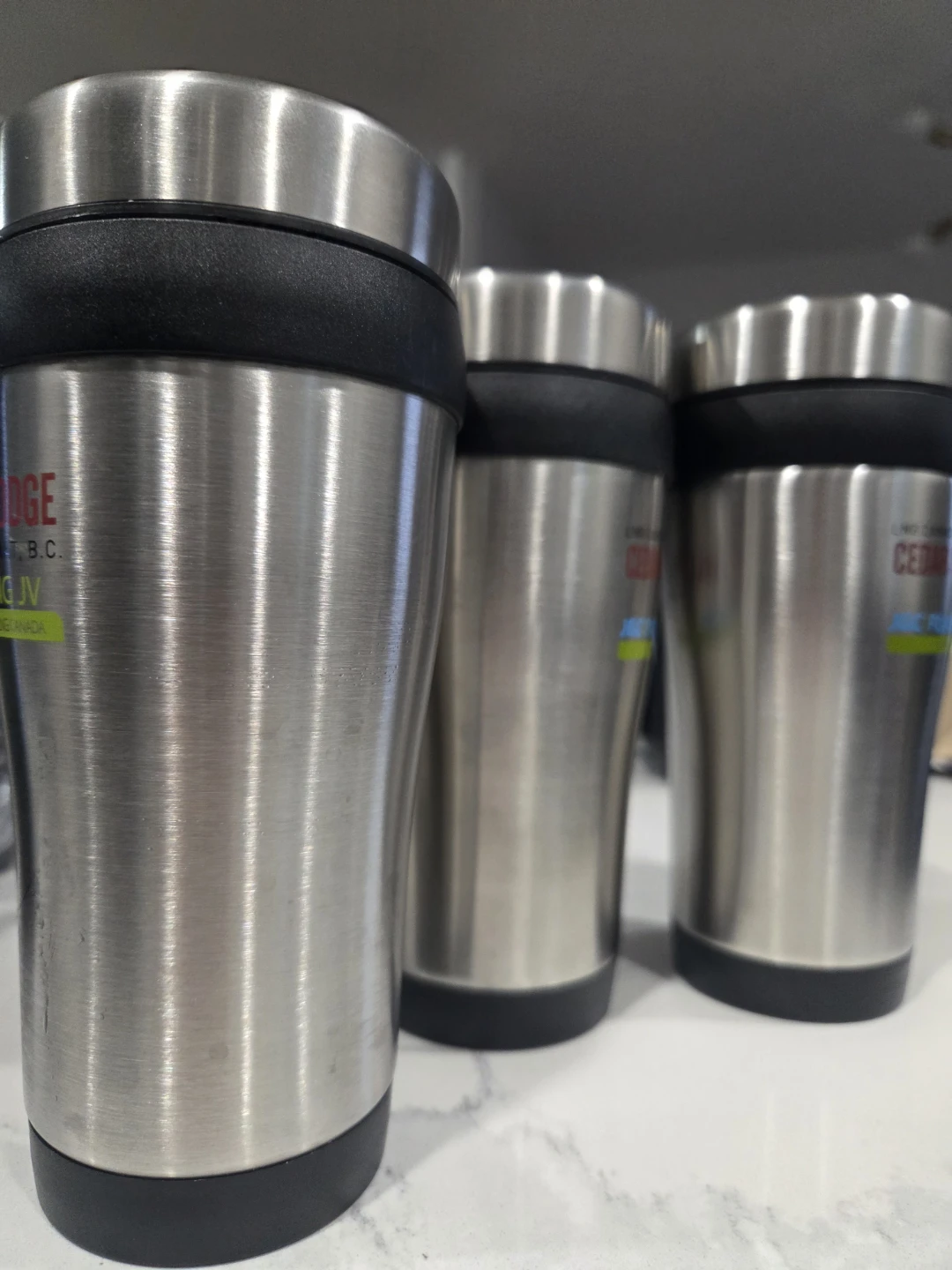 Set of 7 assorted travel mugs and water bottles - photo 5