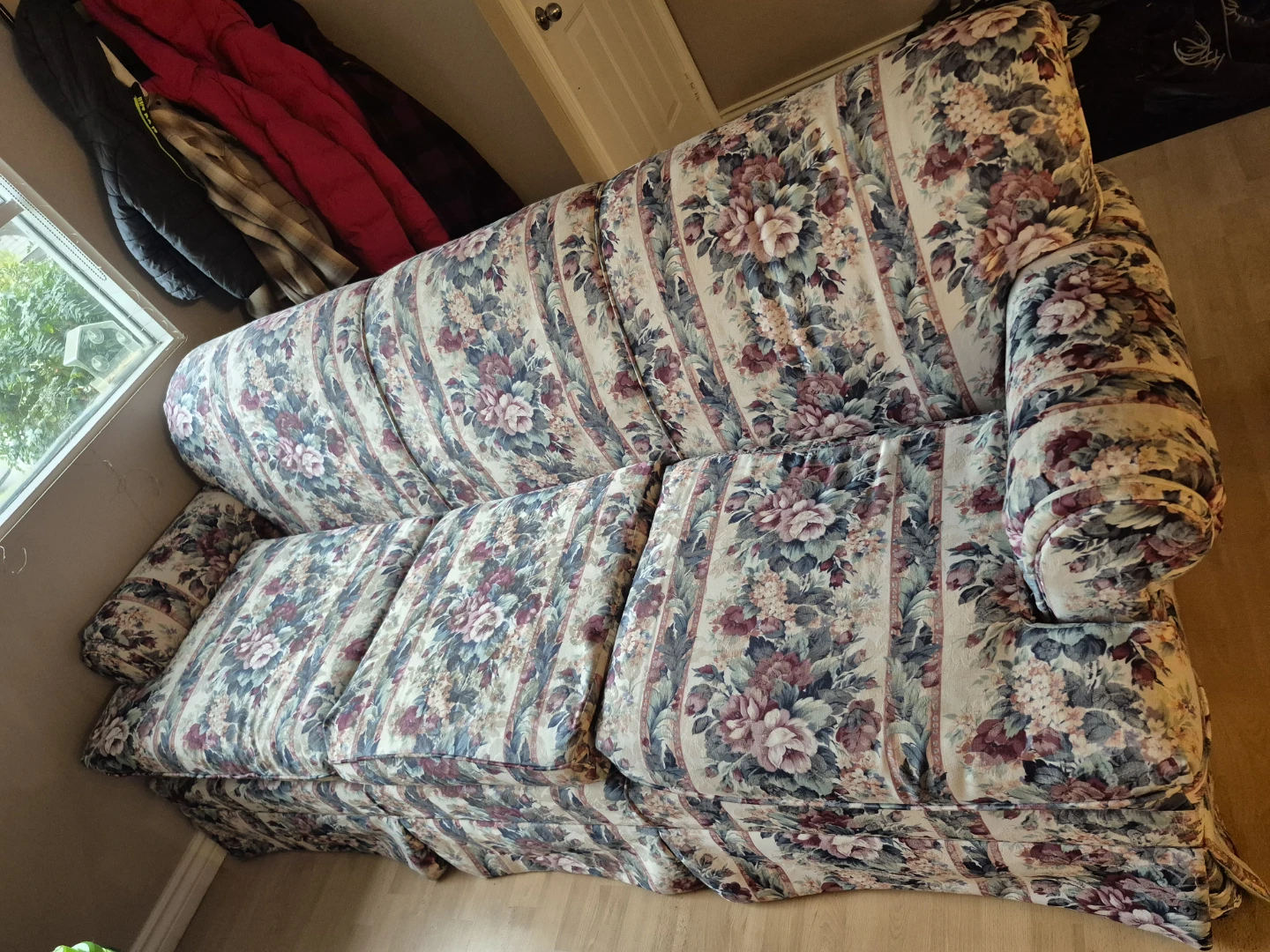 Floral pattern three-seater sofa - photo 2