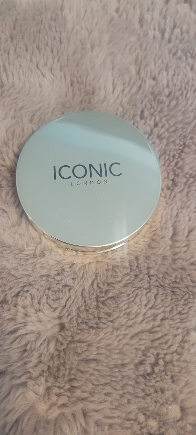 Iconic London Illuminator Powder