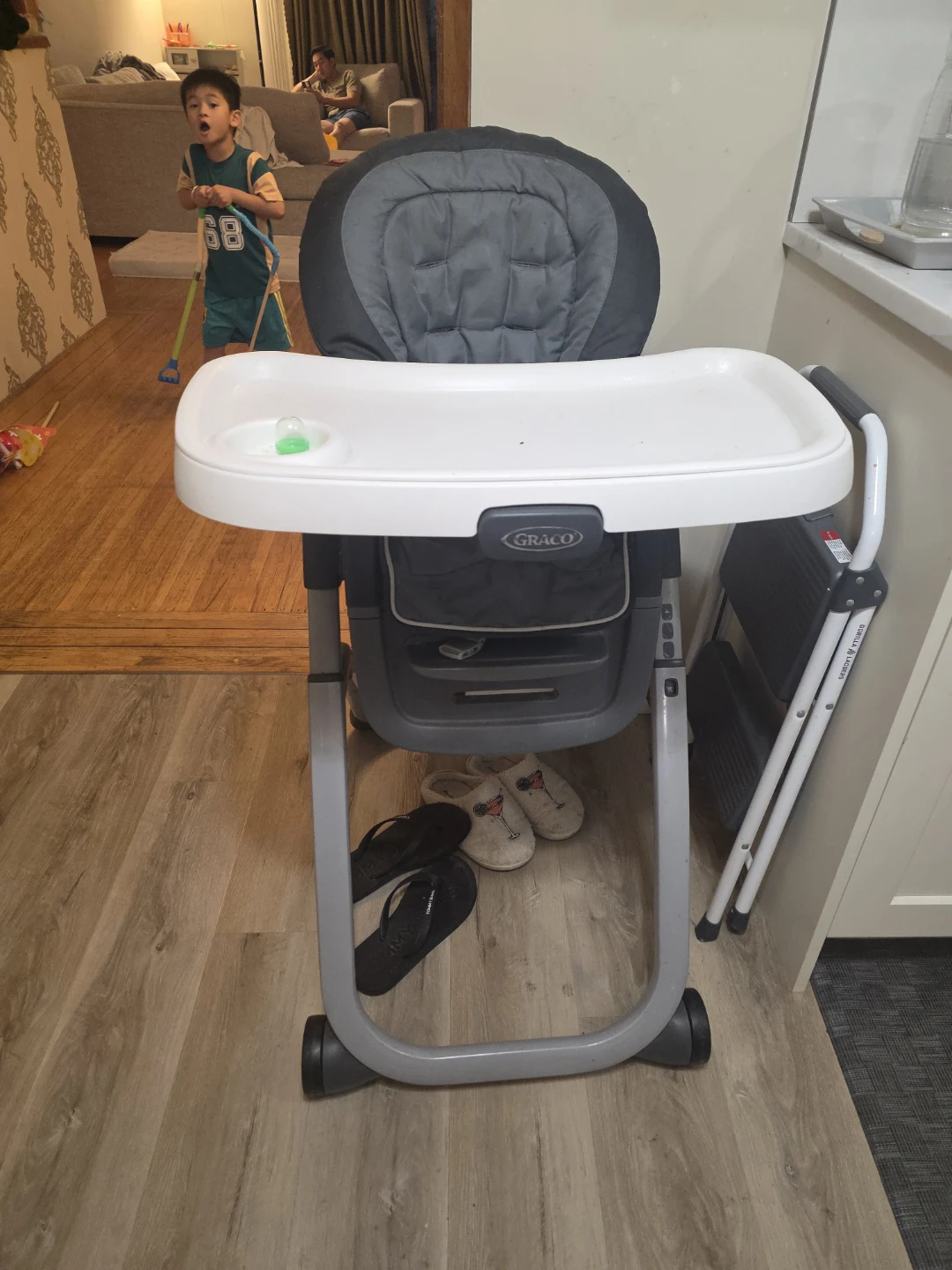 Graco Adjustable High Chair - photo 2