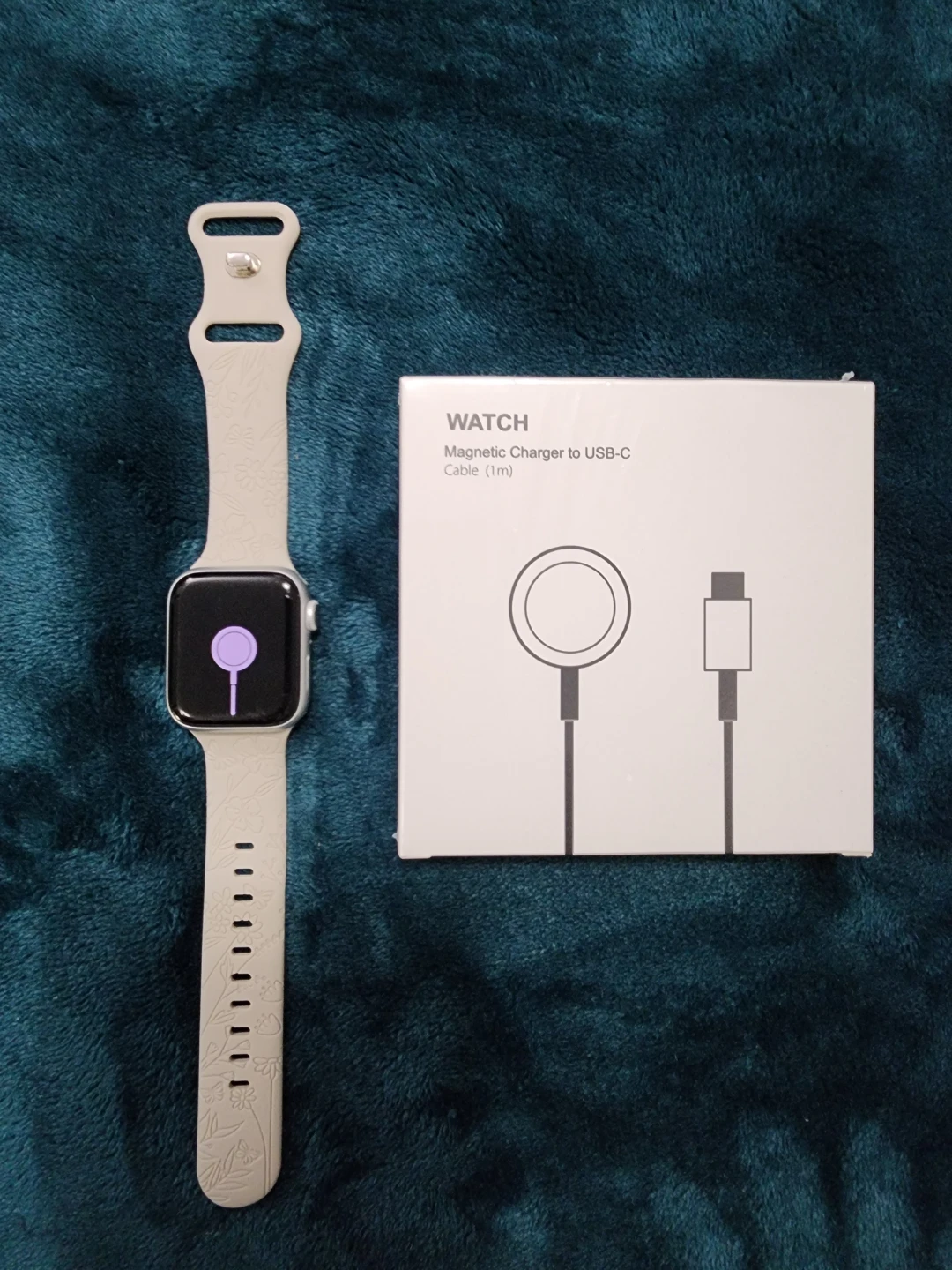Apple Watch SE 40mm Silver  with New Strap & New Charger