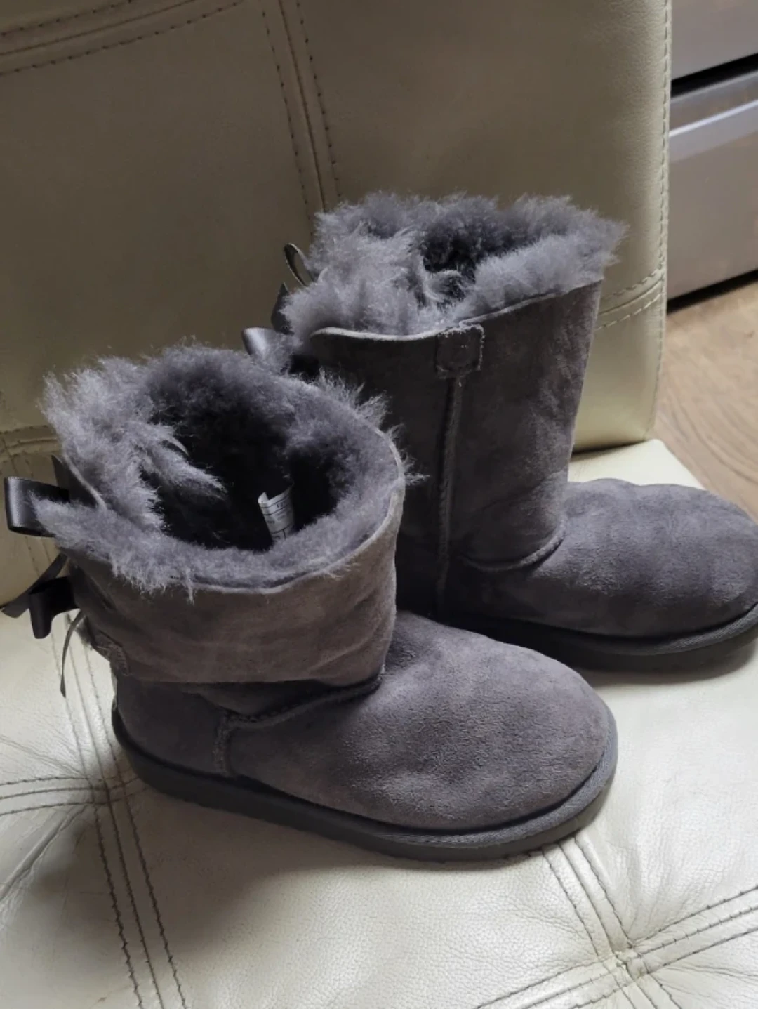 UGG Grey Bailey  bow  Boots sz 11 - photo 3