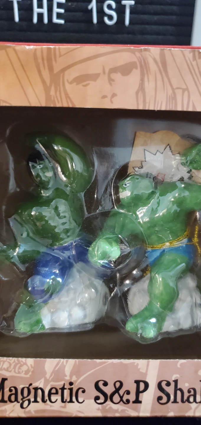Marvel Hulk vs. Abomination Magnetic Salt and Pepper Shakers - photo 2