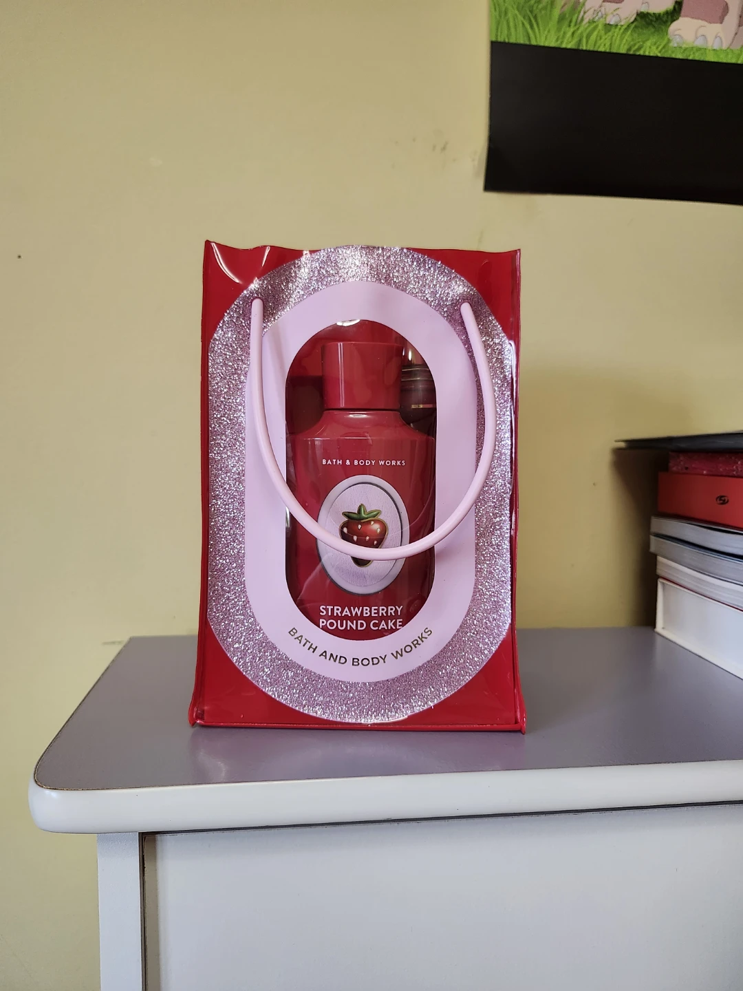 Strawberry 🍓 Pound Cake BBW Gift Bag Set - photo 2