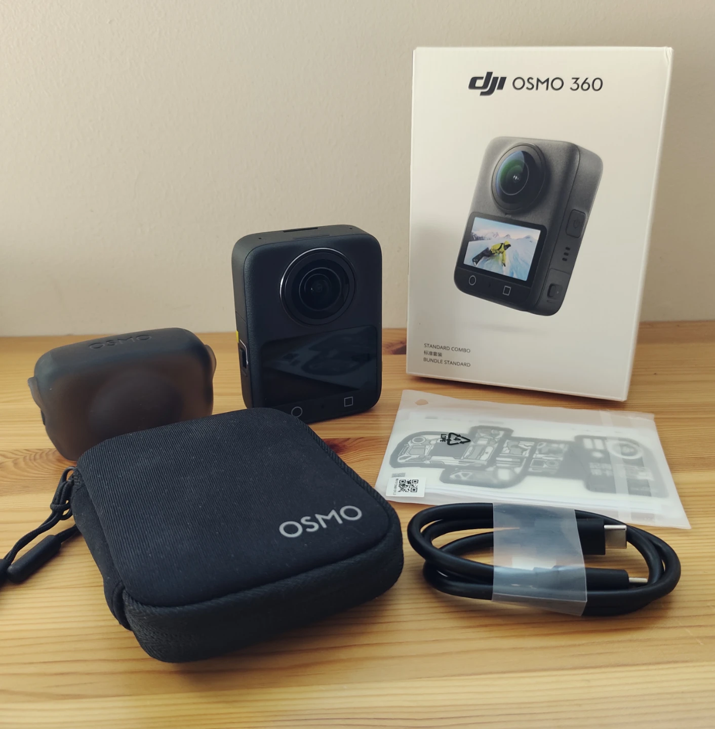 DJI Osmo 360 Standard Combo