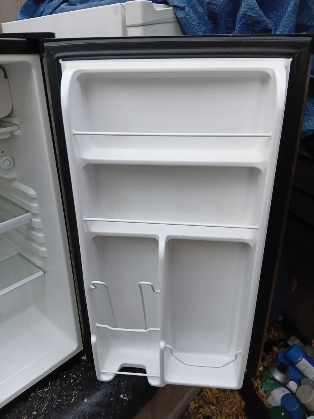 RCA Compact Mini Fridge READ DESCRIPTION ON SIZE - photo 3