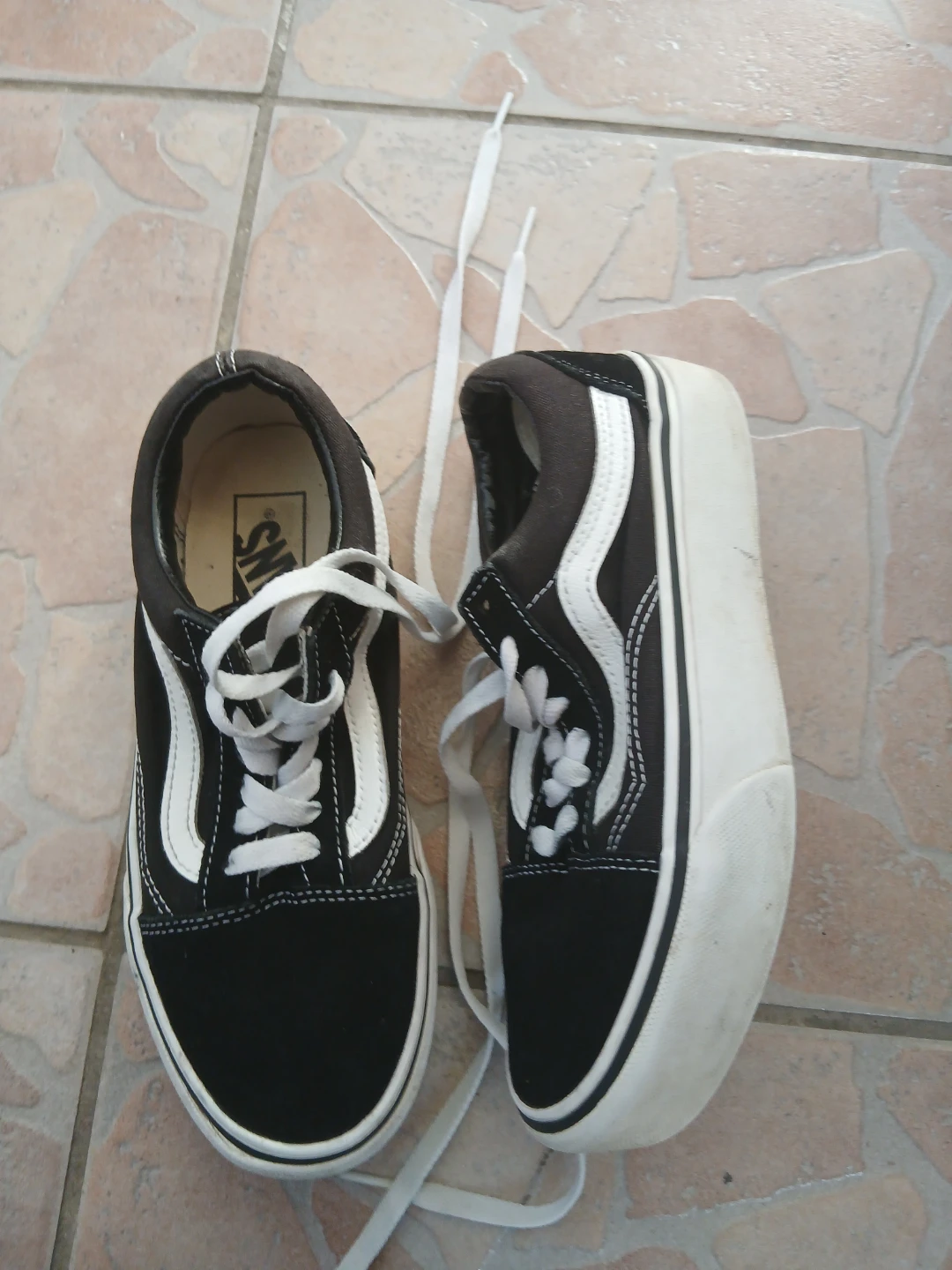 NEW Vans Old Skool Black and White Sneakers