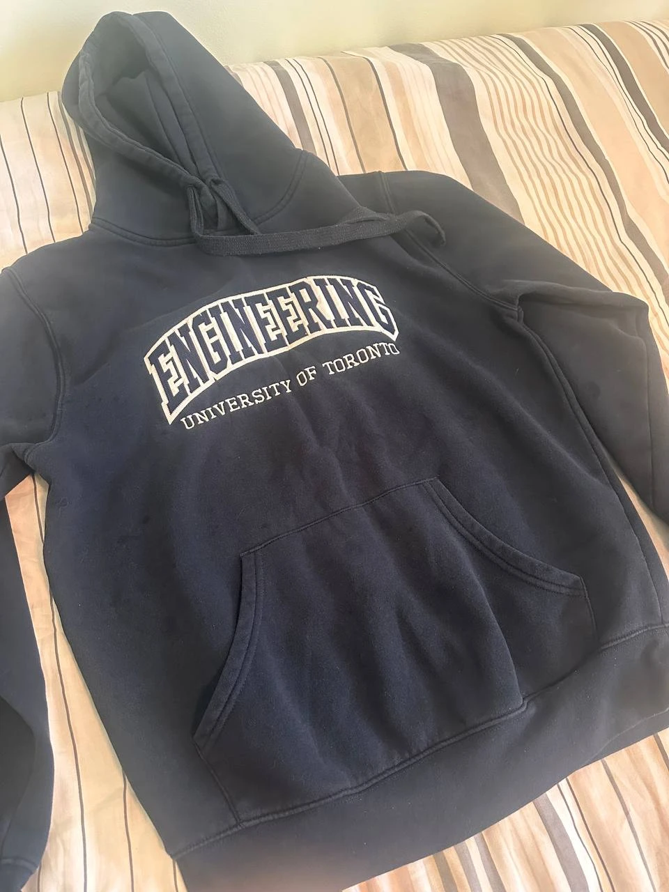 University of Toronto Engineering Hoodie - Size M - photo 3