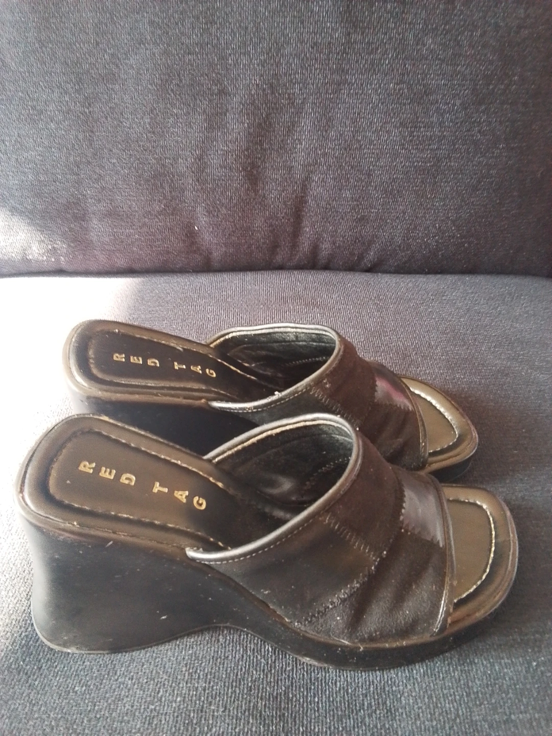 Red Tag black wedge sandals - photo 2