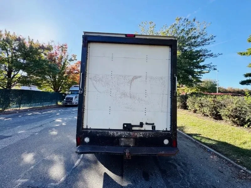 2005 Ford Econoline E-350 Super Duty - photo 5