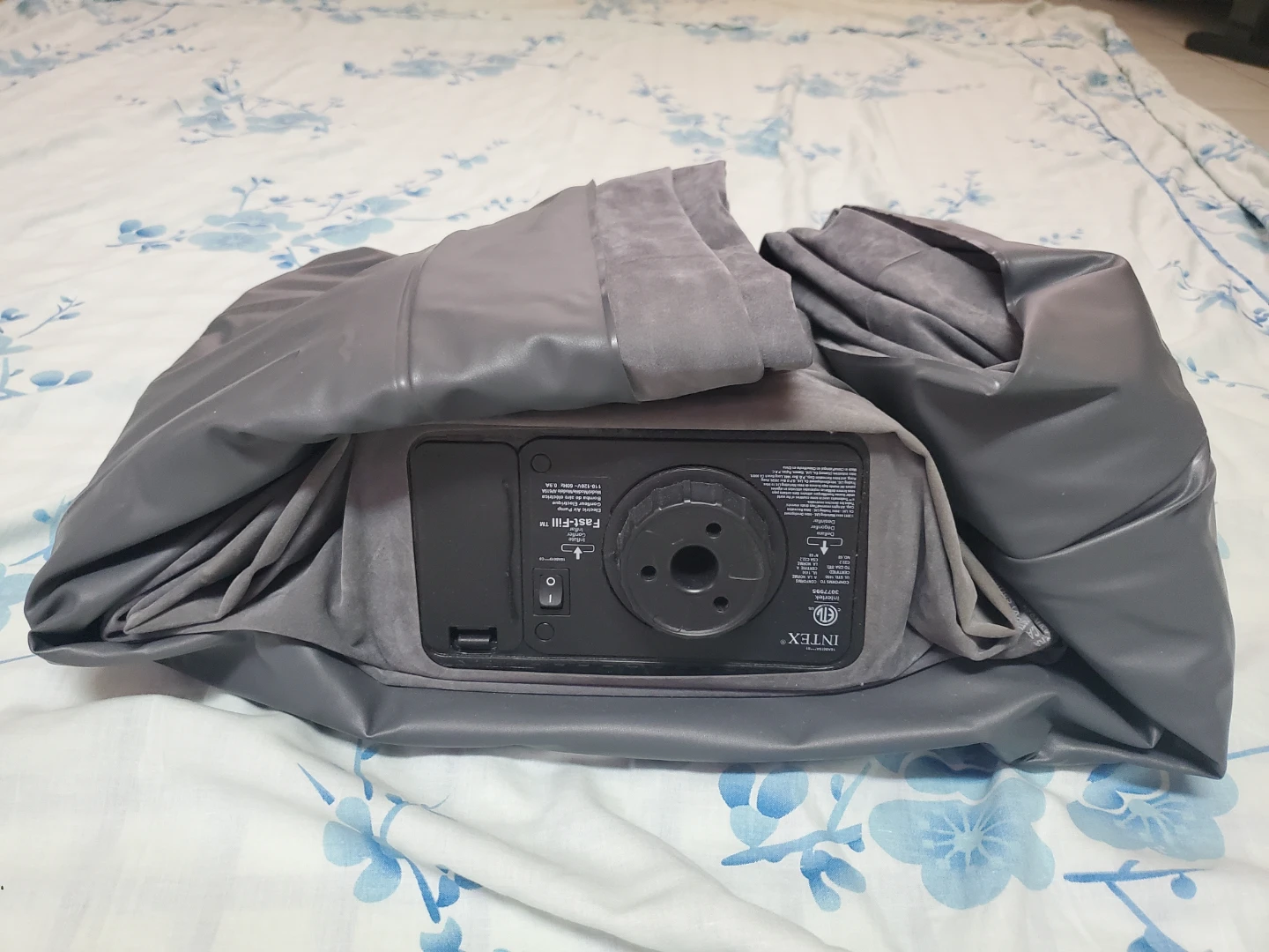 Intex Fast-Fill Twin Airbed with Built-in Electric Pump - photo 2