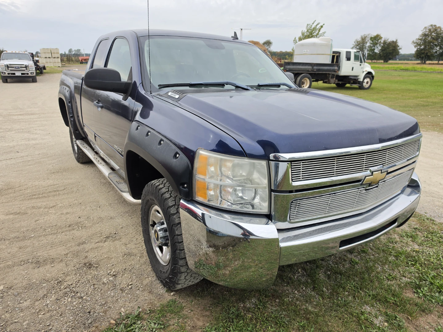 Chevrolet Silverado 2500 HD Extended Cab - photo 2
