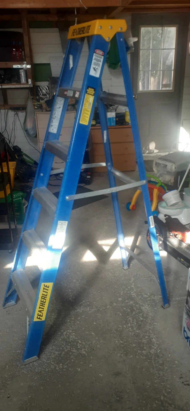 Lught weight 6-Foot Fibreglass Step Ladder - photo 3