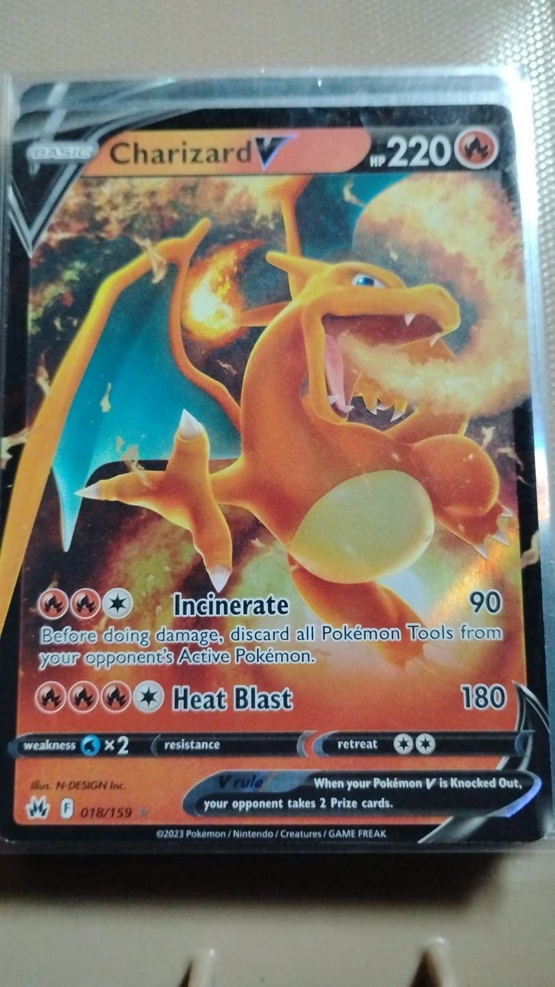 Charizard V Pokémon Trading Card