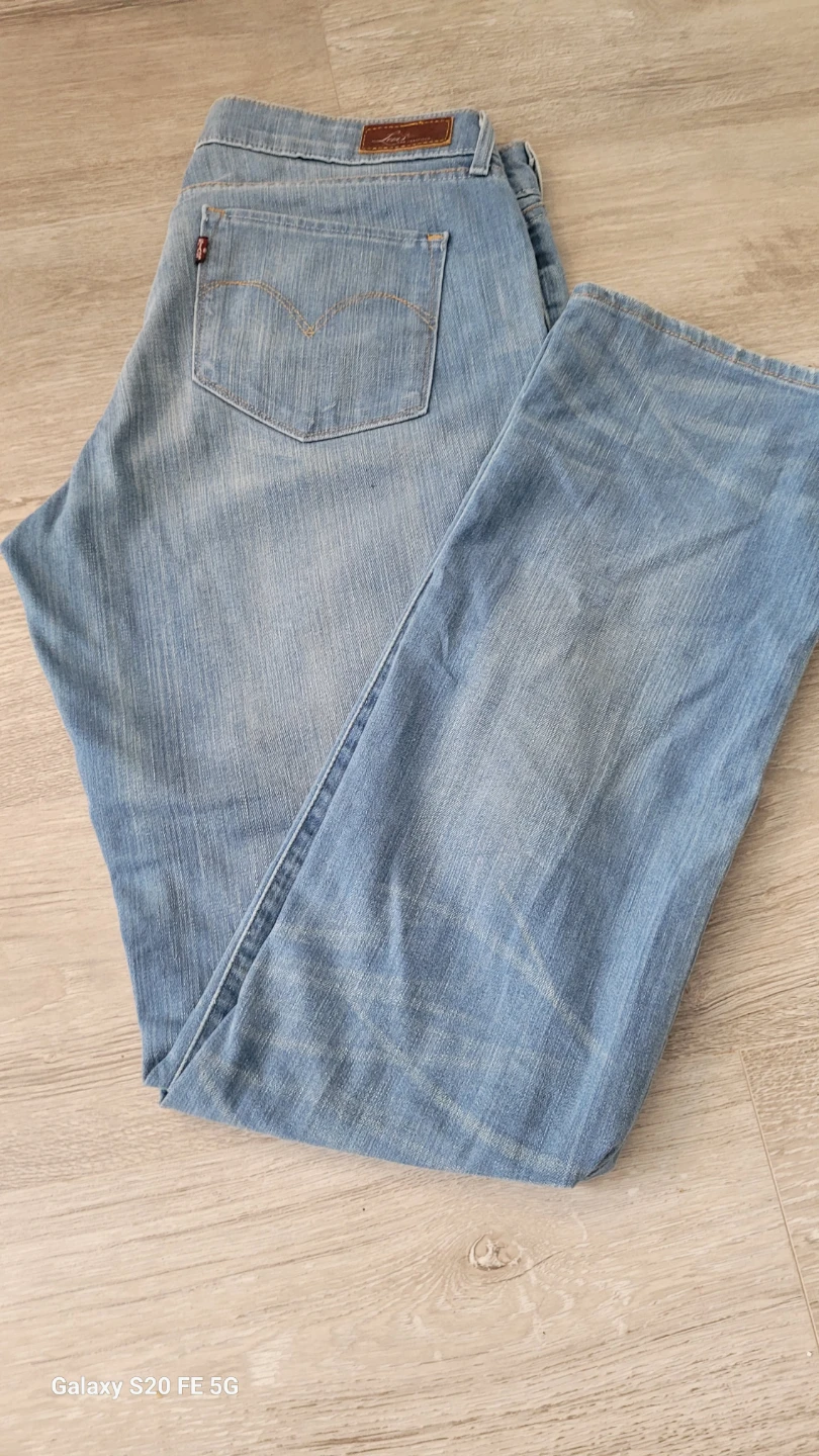 Levi's Light Wash Denim Jeans