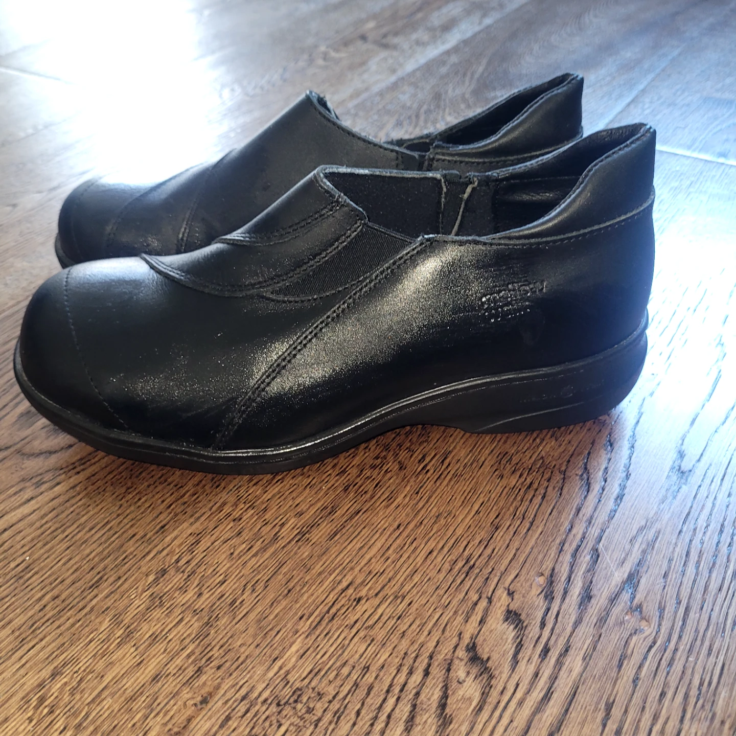 Mellow Walk Daisy Slip-Resistant Safety Shoes