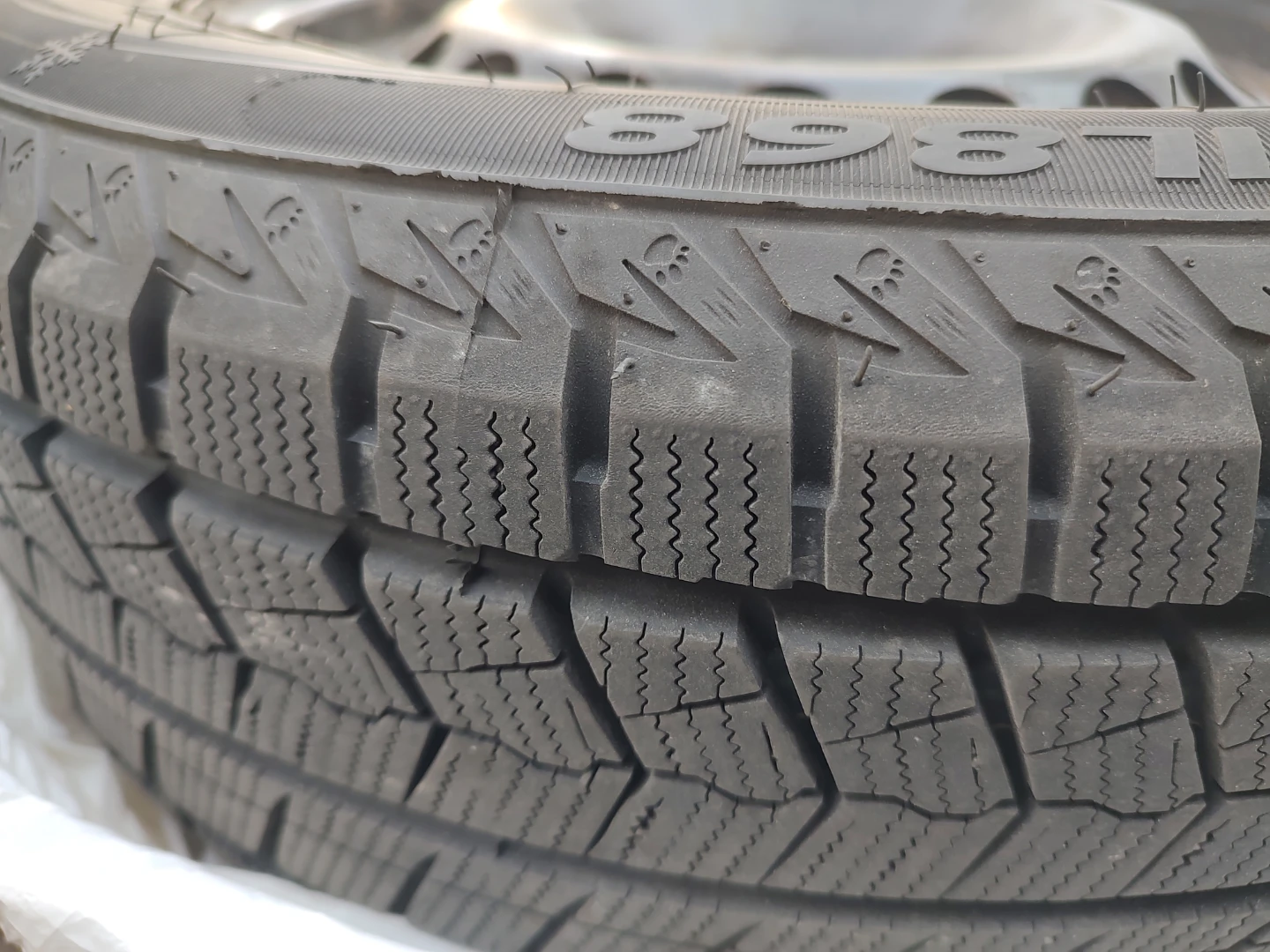 Winter IL868 Tire with rims 195/55R15 - photo 4