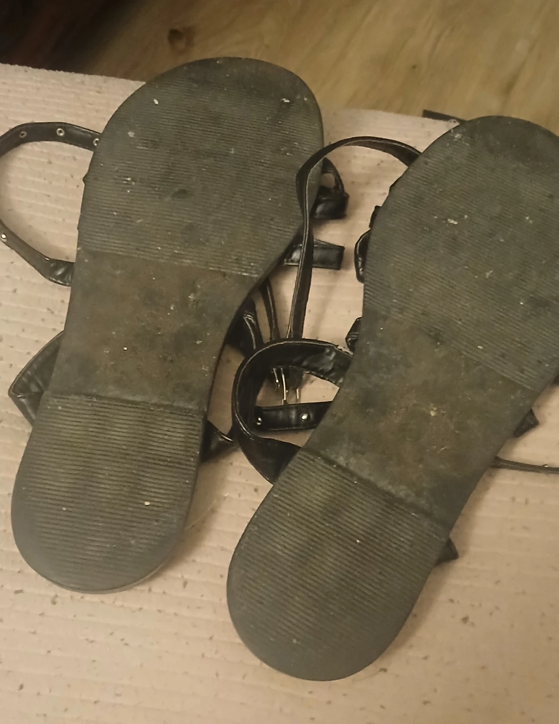 Chatties black studded sandals size 10 - photo 4