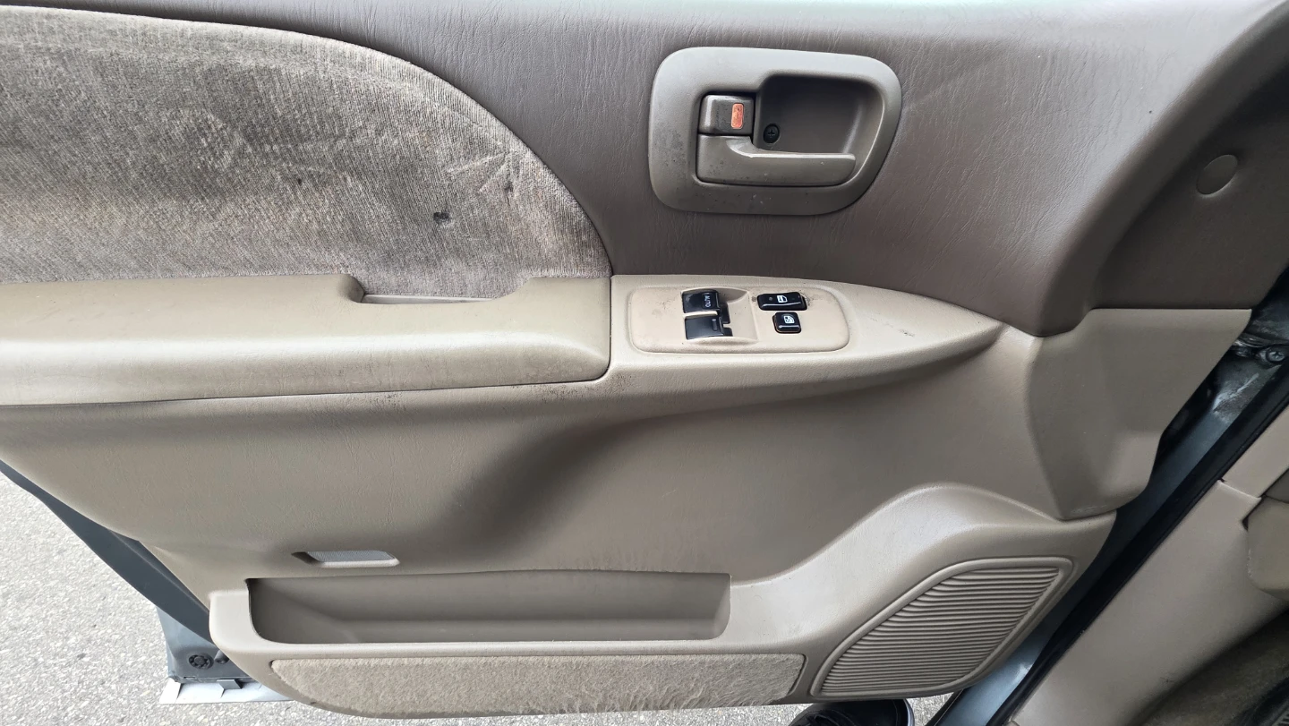 2000 Toyota Sienna LE – Low Kms! - photo 5
