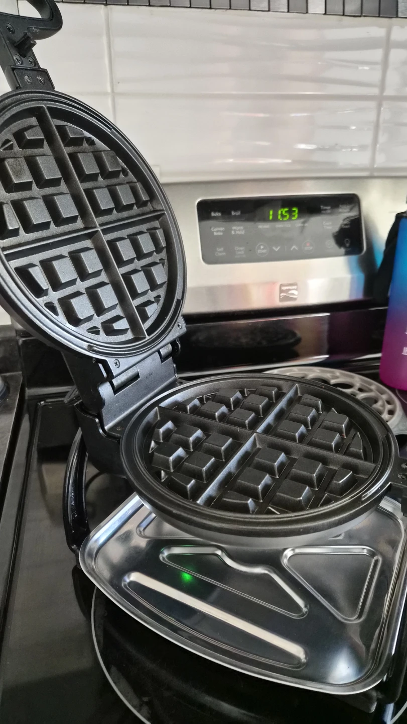 Hamilton Beach Belgian Waffle Maker Model 26010C - photo 3