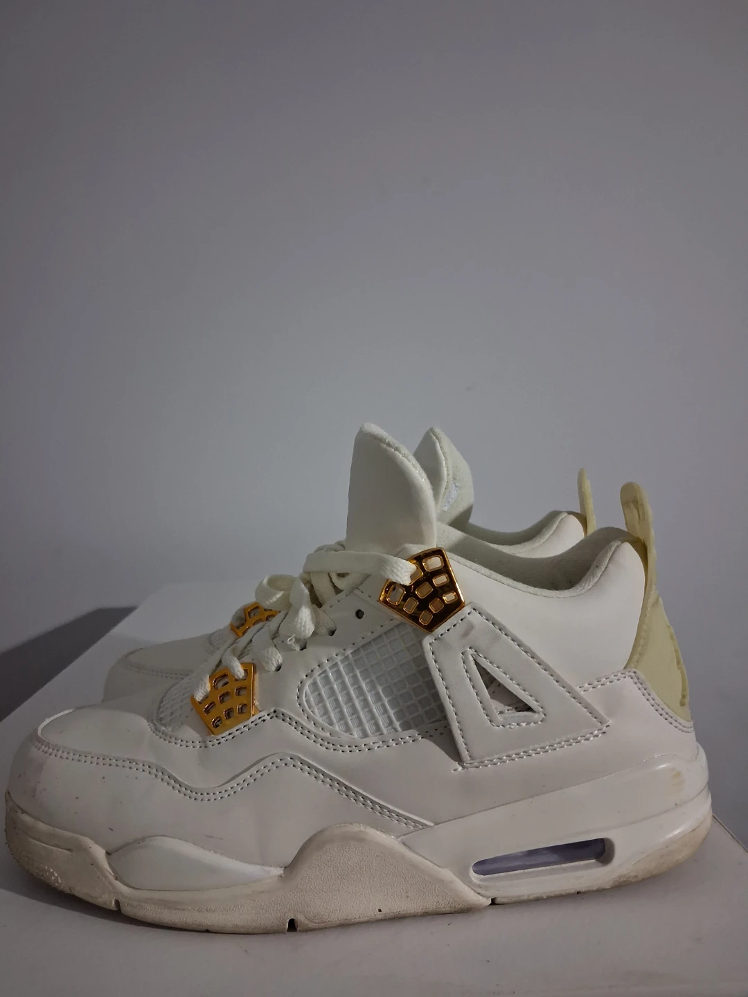 Jordan 4 Retro White Metallic Gold Sneakers - photo 2