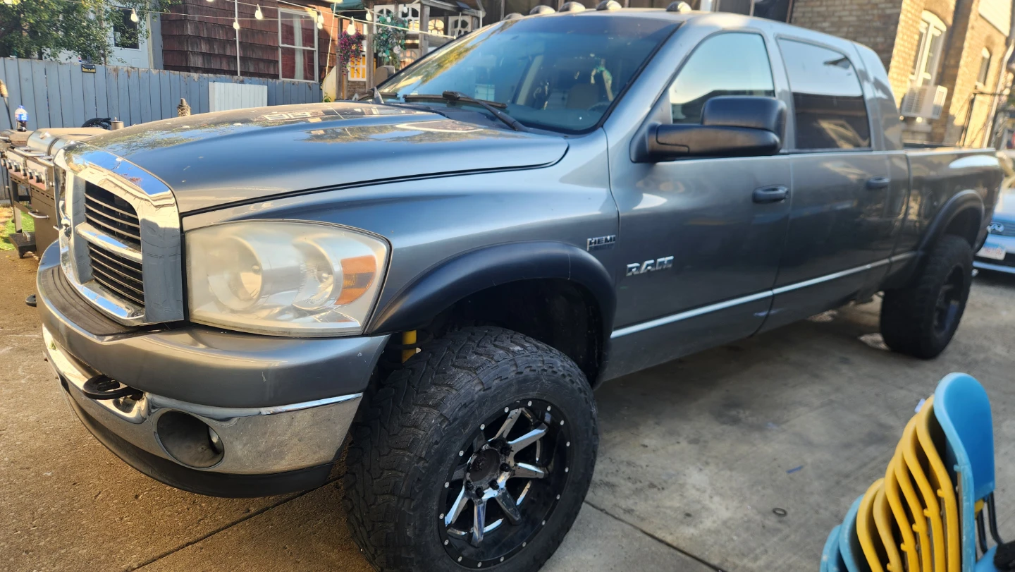 Dodge Ram 1500 SLT 4x4 Hemi - photo 2
