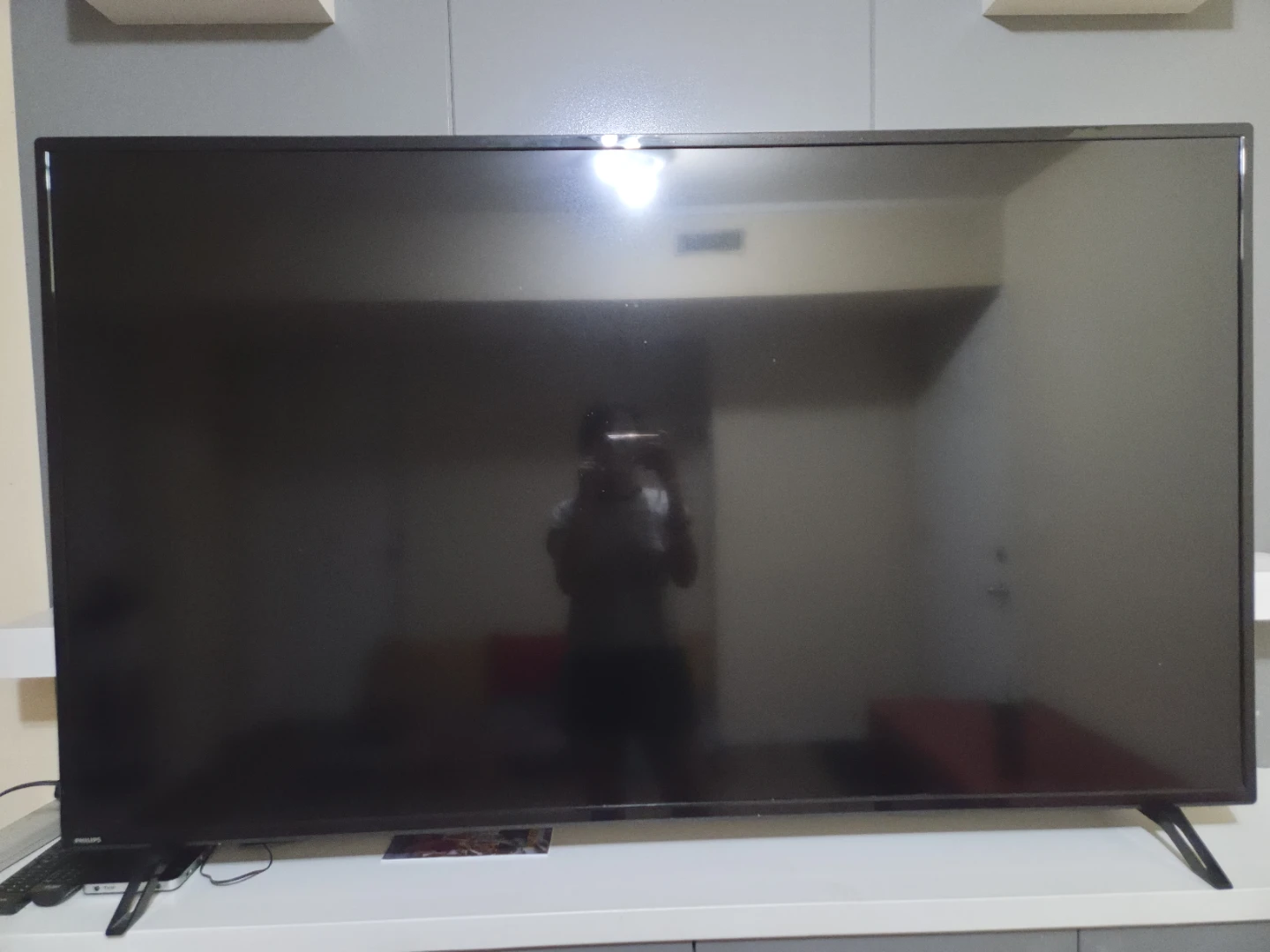 Philips 65-inch Smart TV along with IPTV box - photo 3